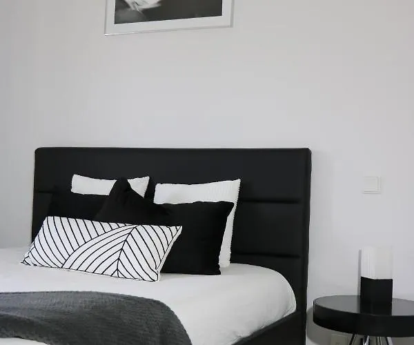 Atlantic Getaway - T1 100 M To The Waves Buarcos